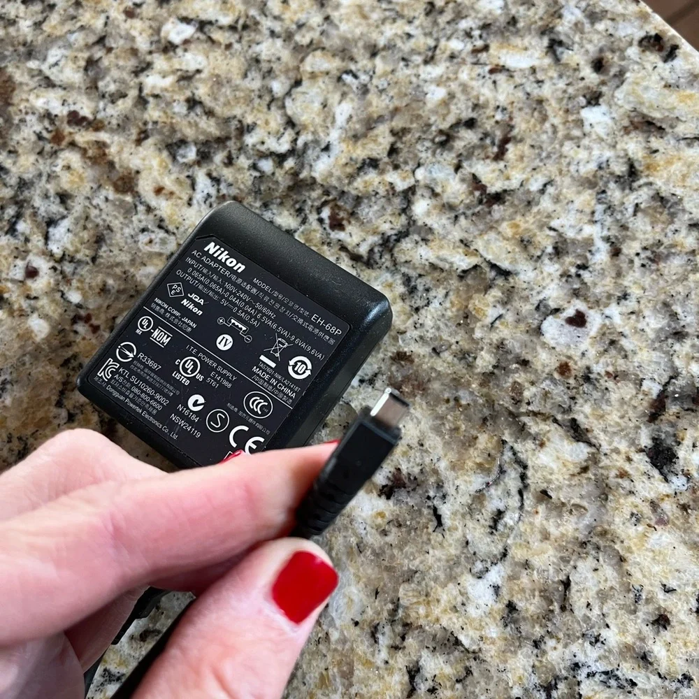 Nikon charger EH-68P